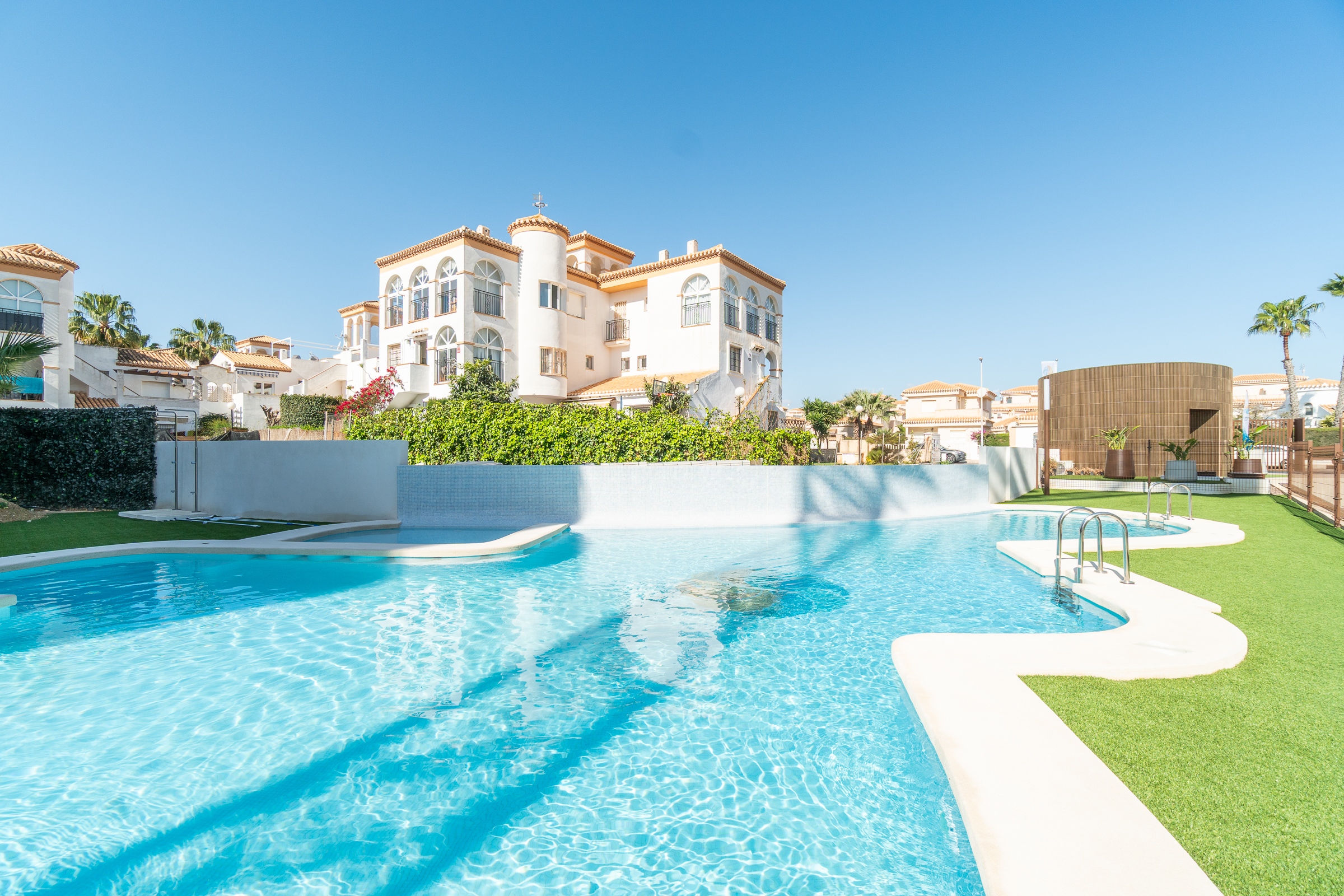 Playa Flamenca Contemporary Apartments, Close to Sea, 2-4 Bed / 2-3 Bath