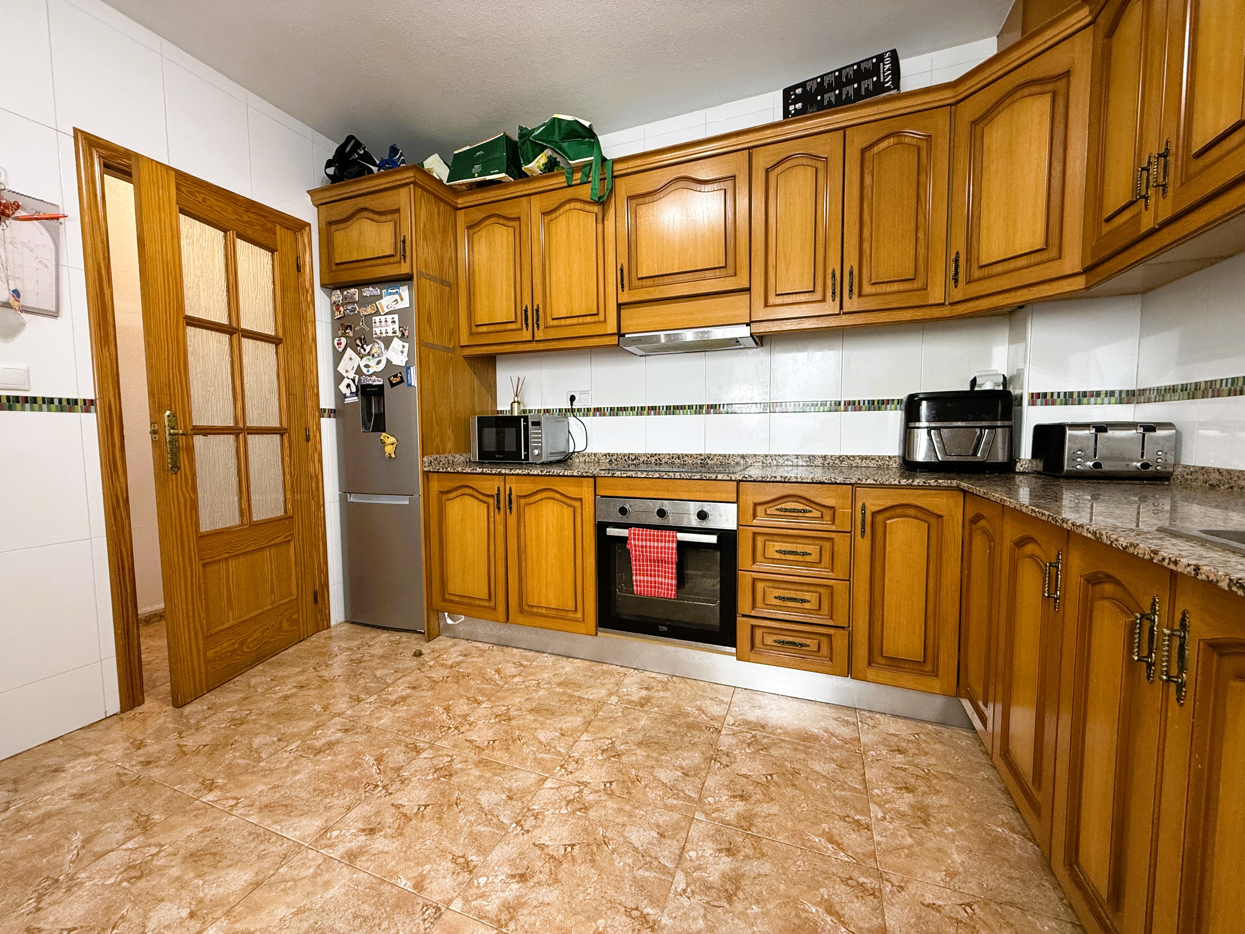 ¡Reducción de precio! Amplio apartamento de 3 habitaciones y 2 baños