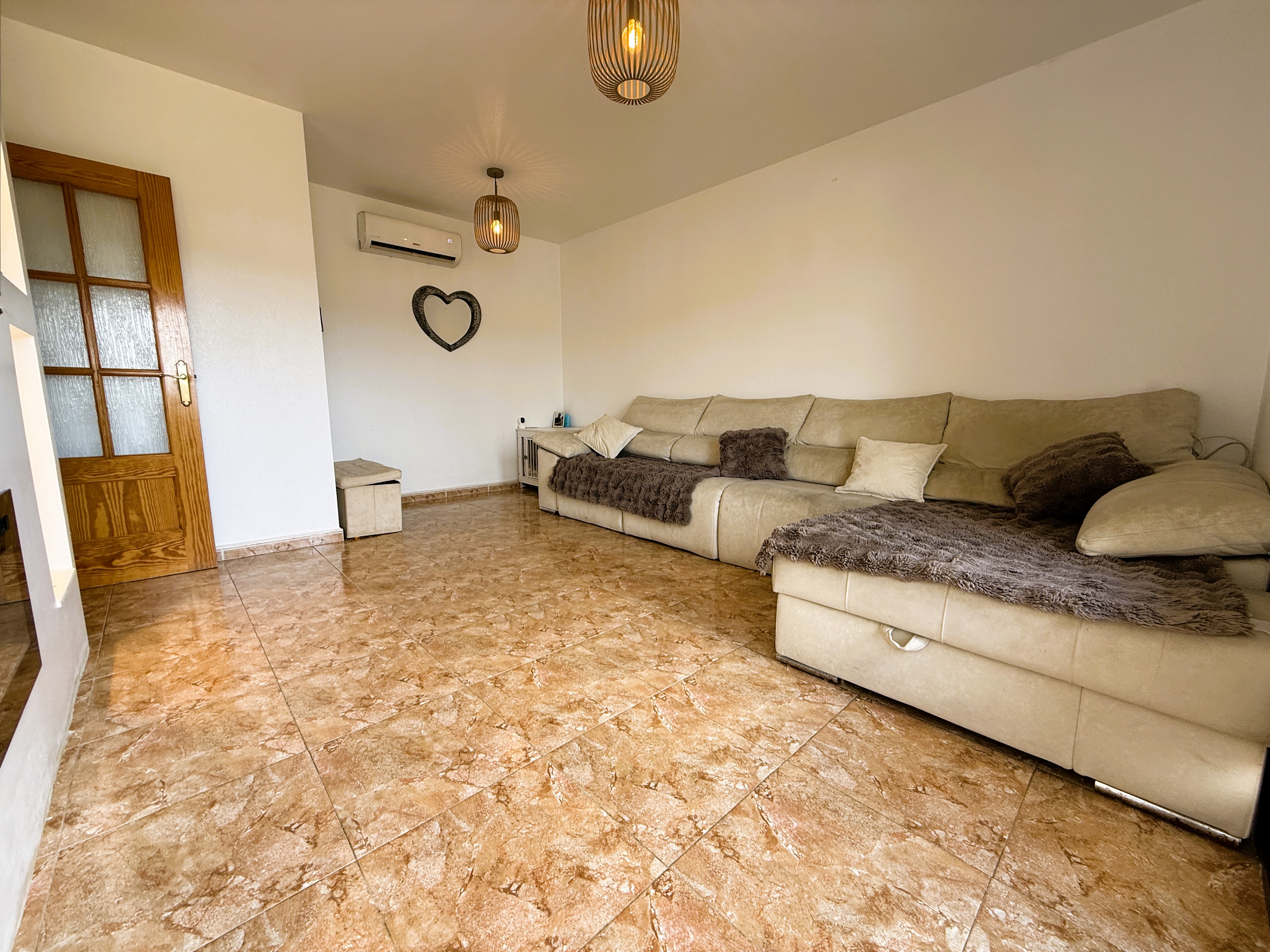 ¡Reducción de precio! Amplio apartamento de 3 habitaciones y 2 baños