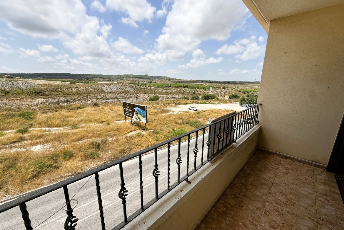 ¡Reducción de precio! Amplio apartamento de 3 habitaciones y 2 baños