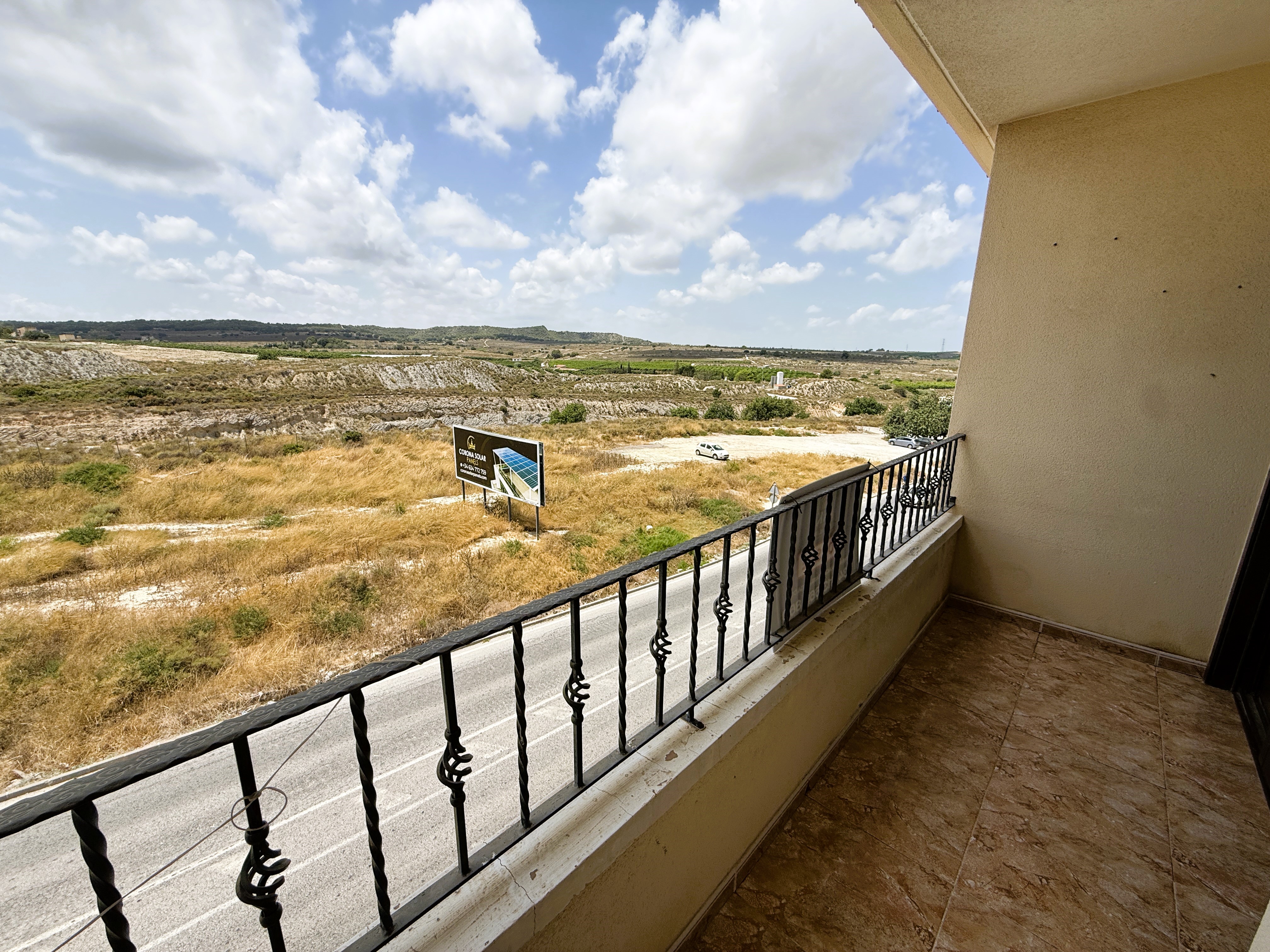 ¡Reducción de precio! Amplio apartamento de 3 habitaciones y 2 baños