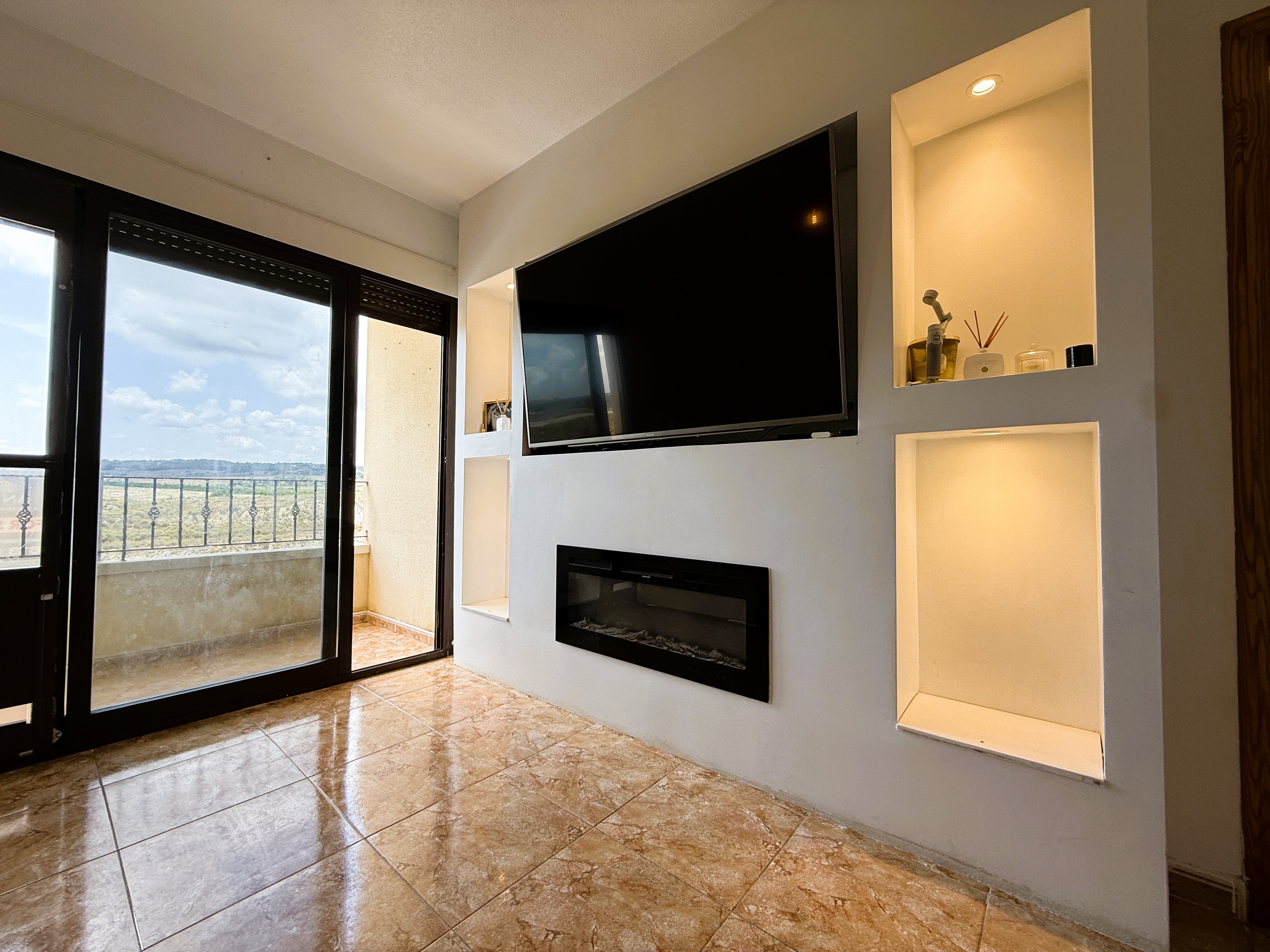 ¡Reducción de precio! Amplio apartamento de 3 habitaciones y 2 baños
