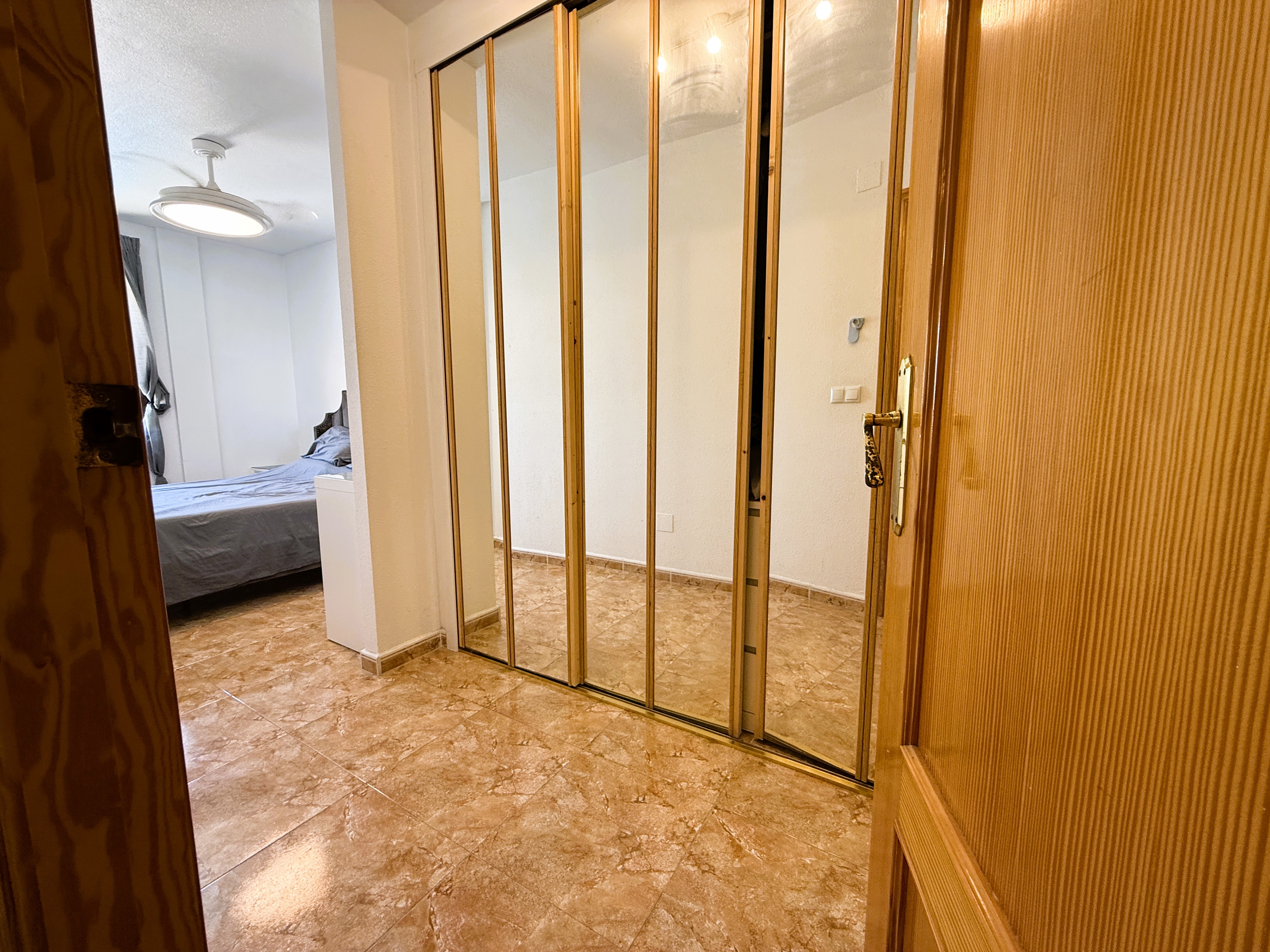 ¡Reducción de precio! Amplio apartamento de 3 habitaciones y 2 baños