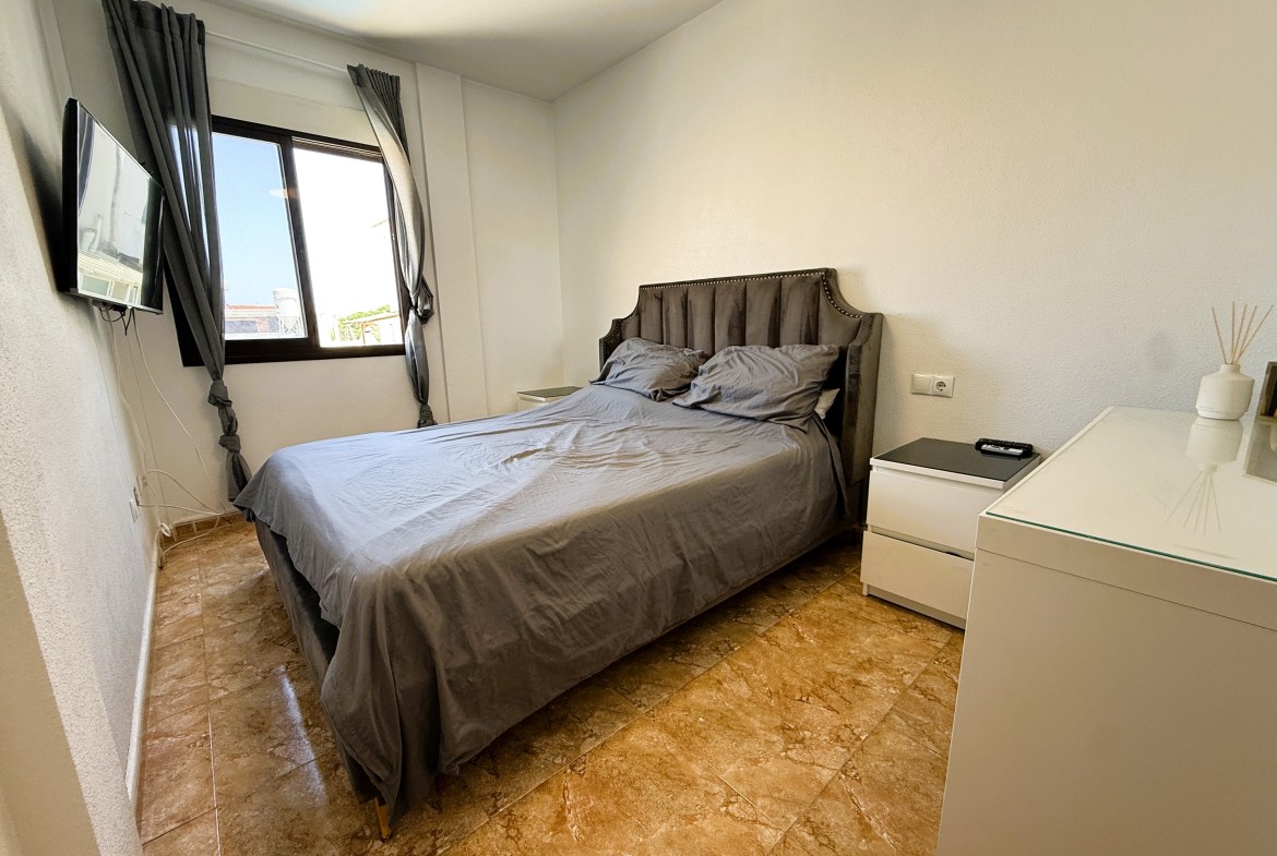 ¡Reducción de precio! Amplio apartamento de 3 habitaciones y 2 baños