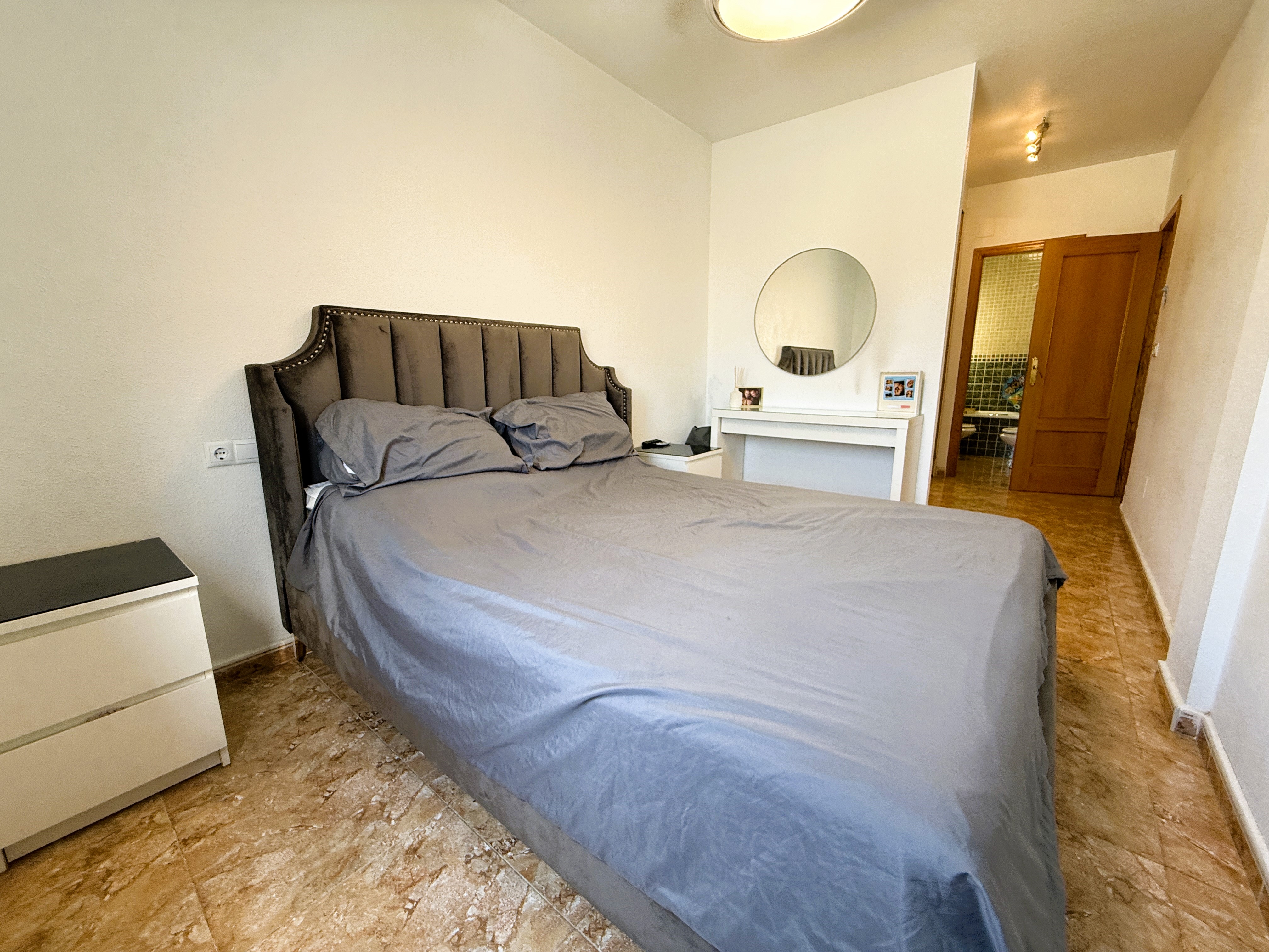 ¡Reducción de precio! Amplio apartamento de 3 habitaciones y 2 baños
