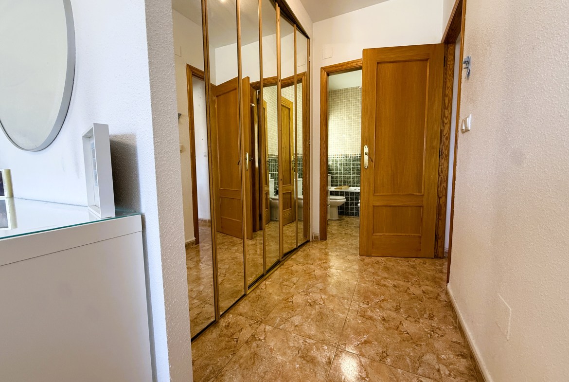 ¡Reducción de precio! Amplio apartamento de 3 habitaciones y 2 baños