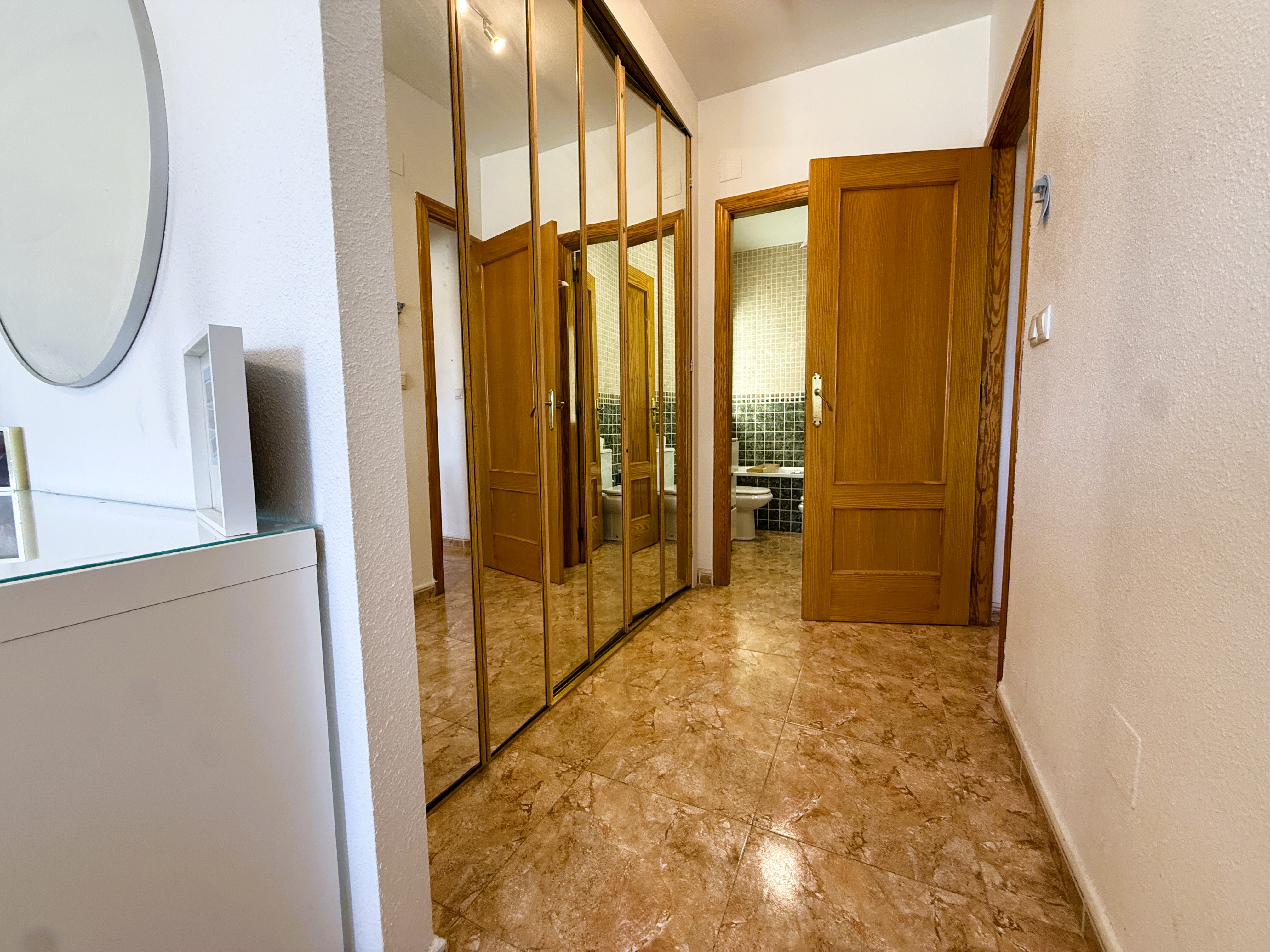 ¡Reducción de precio! Amplio apartamento de 3 habitaciones y 2 baños