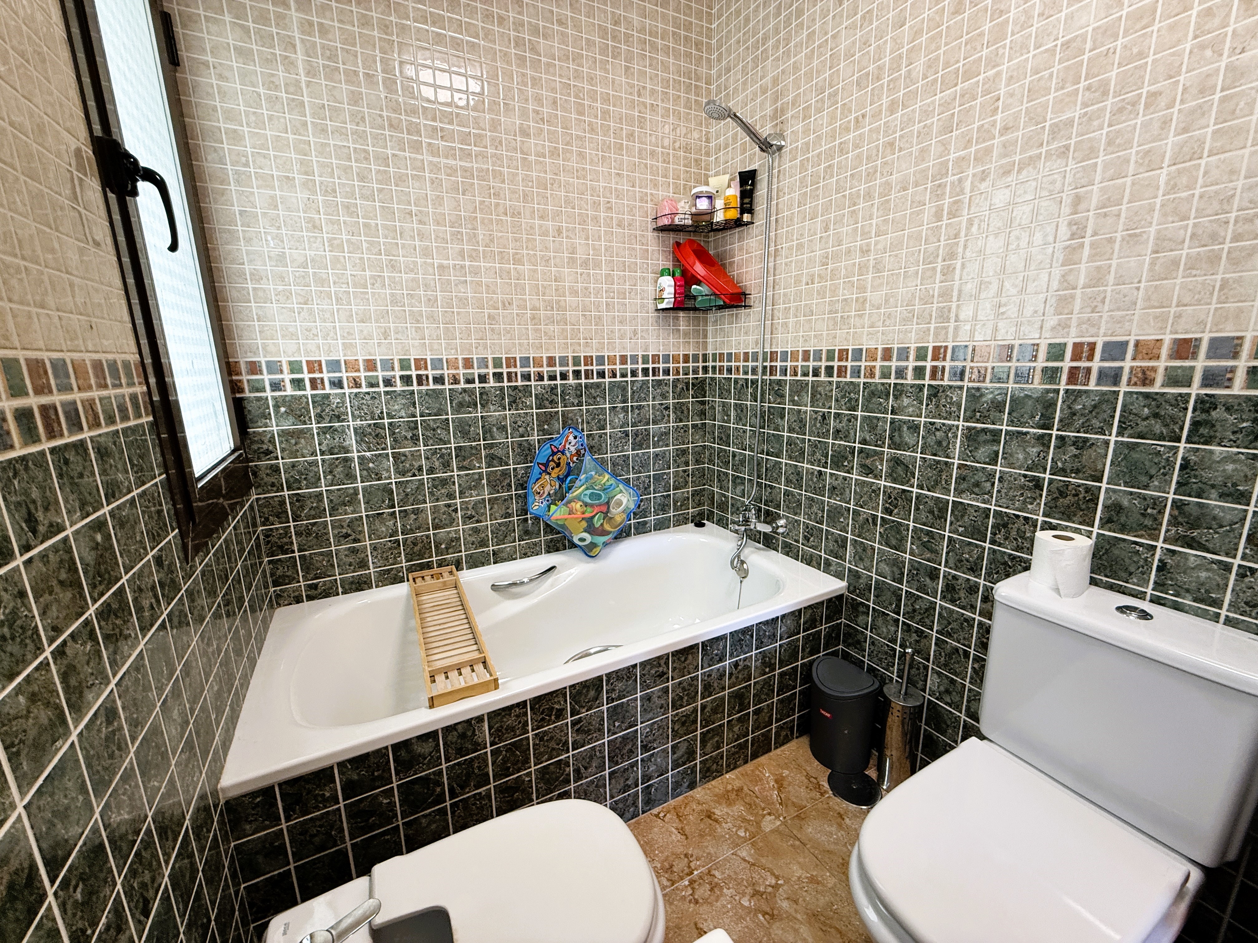 ¡Reducción de precio! Amplio apartamento de 3 habitaciones y 2 baños