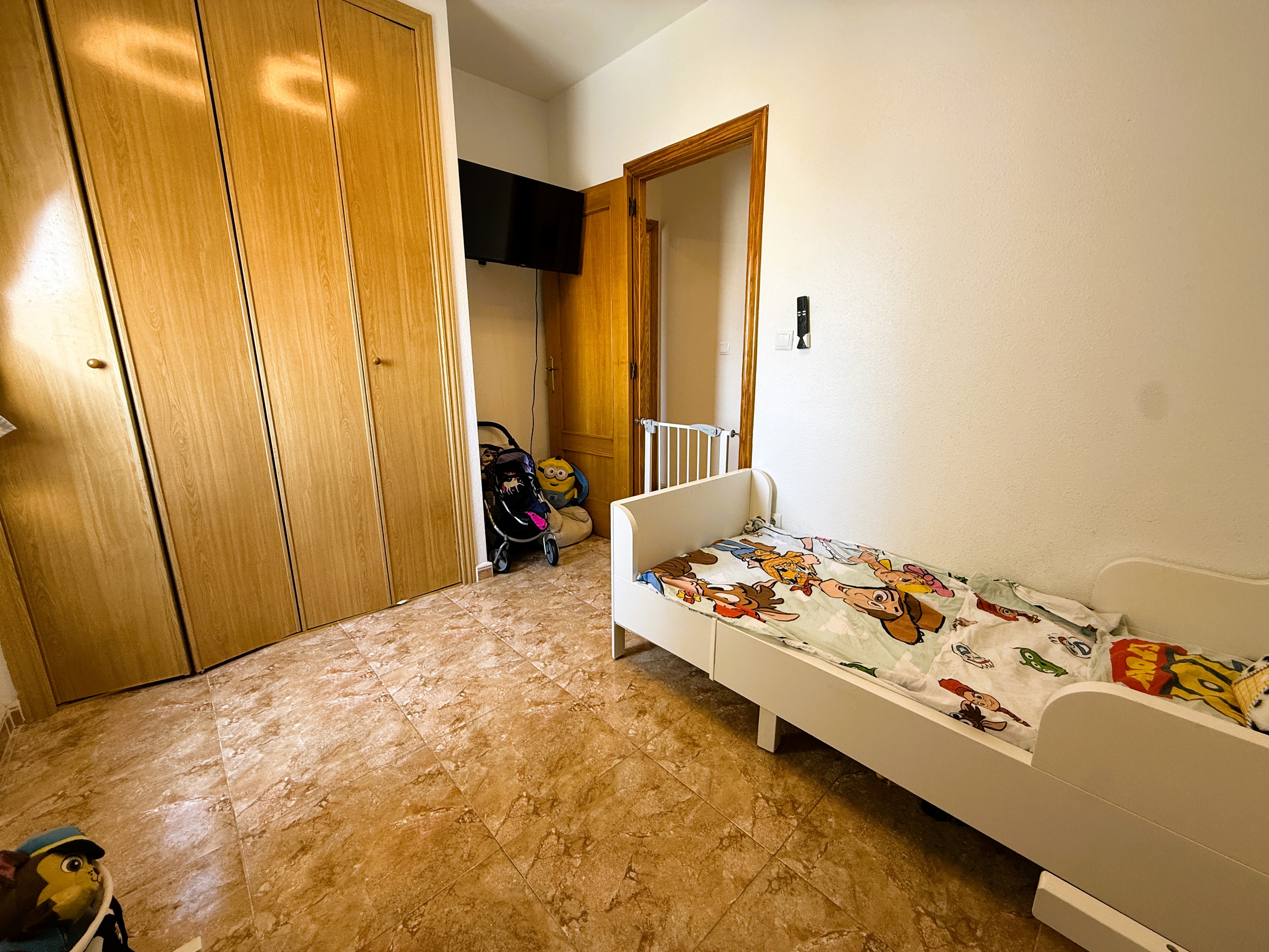 ¡Reducción de precio! Amplio apartamento de 3 habitaciones y 2 baños