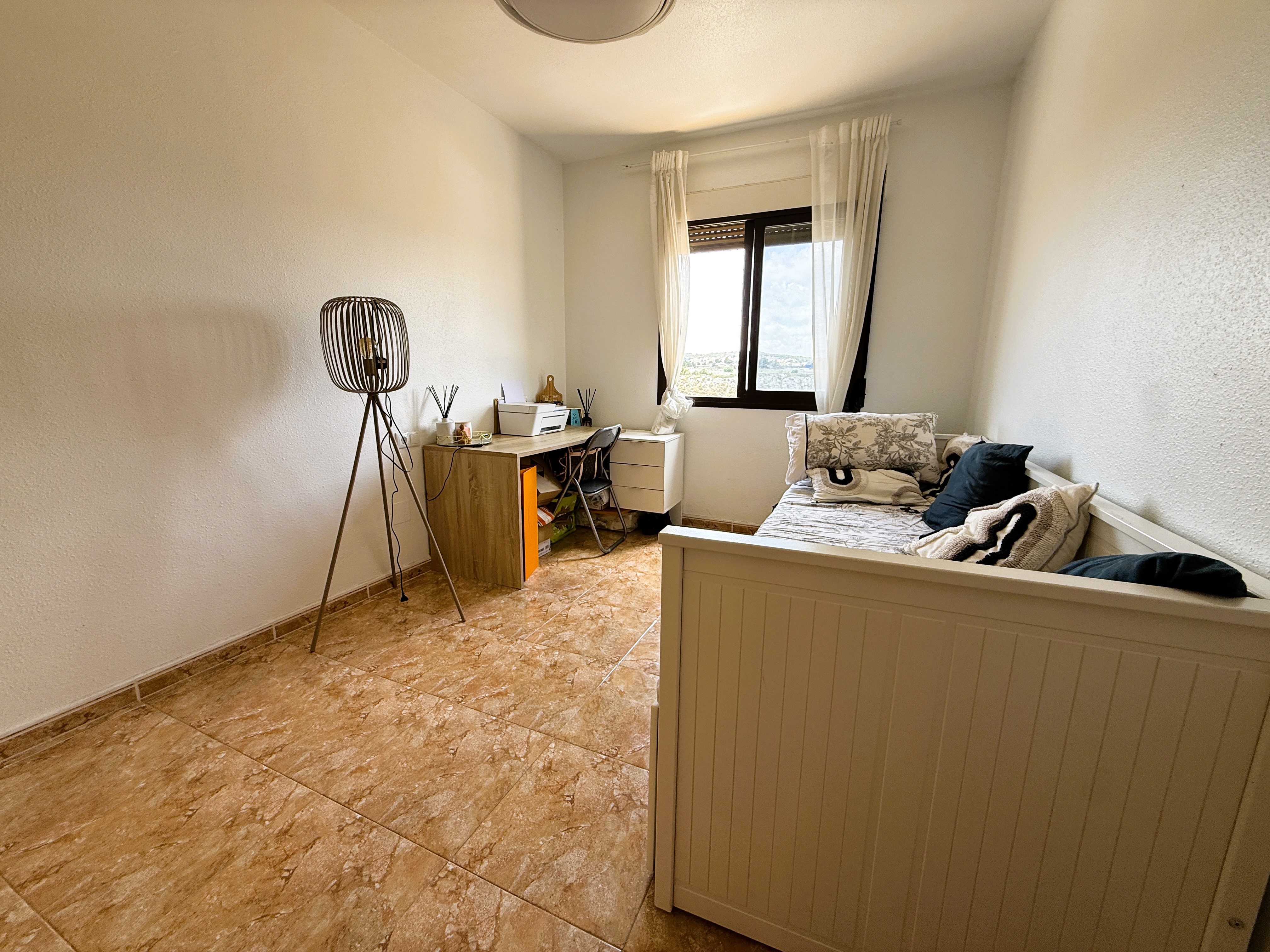 ¡Reducción de precio! Amplio apartamento de 3 habitaciones y 2 baños