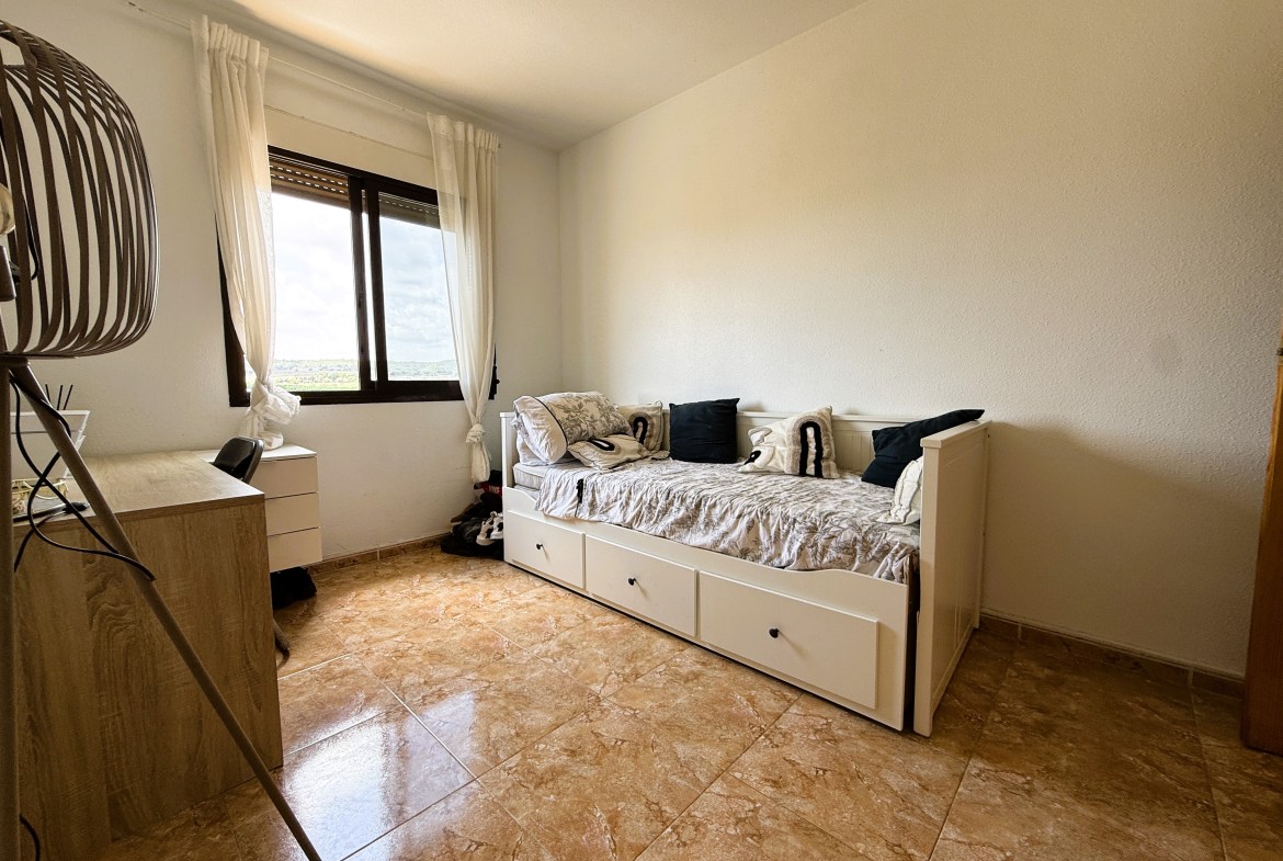 ¡Reducción de precio! Amplio apartamento de 3 habitaciones y 2 baños