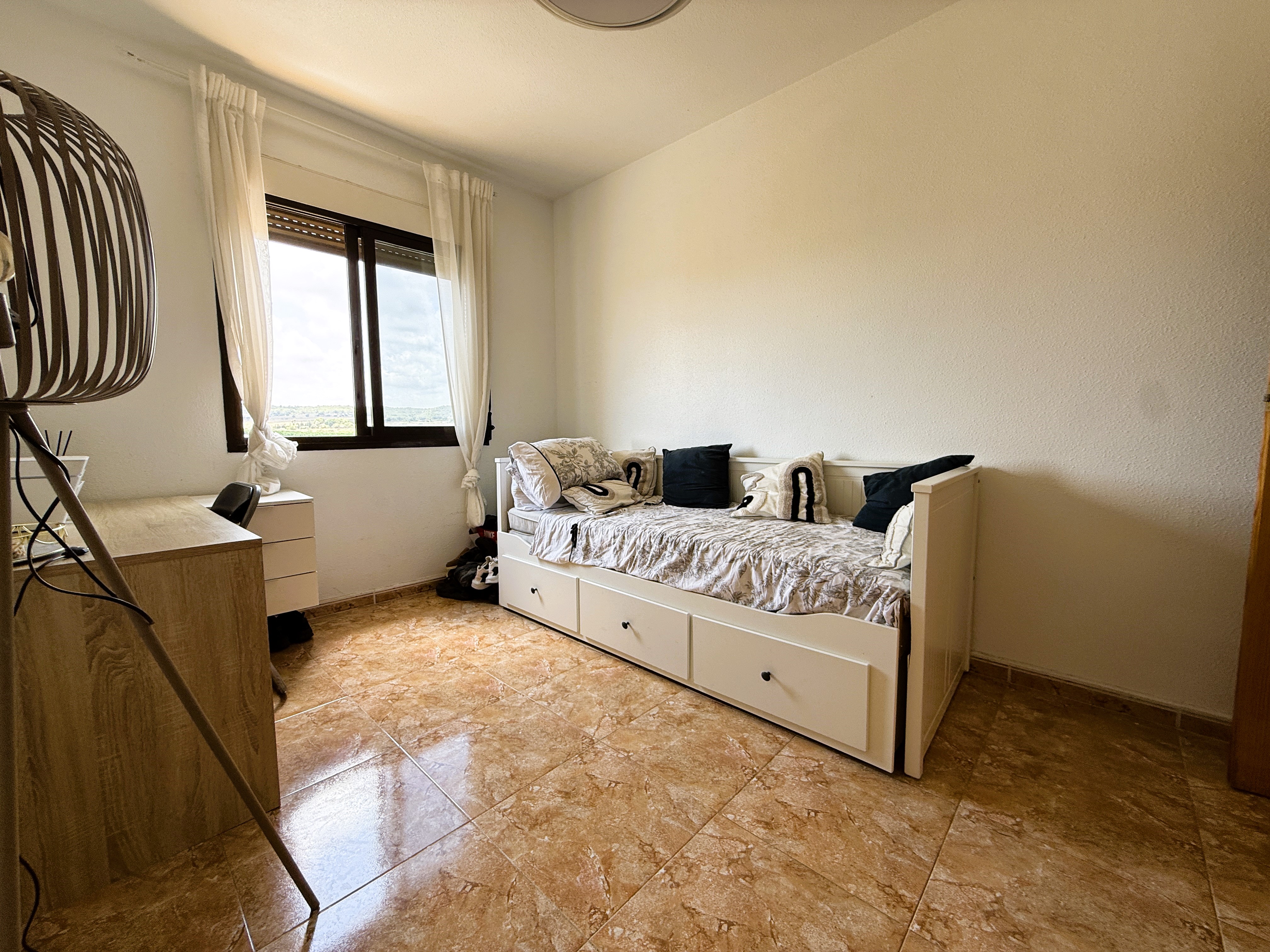 ¡Reducción de precio! Amplio apartamento de 3 habitaciones y 2 baños