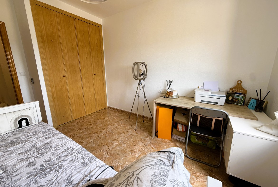 ¡Reducción de precio! Amplio apartamento de 3 habitaciones y 2 baños