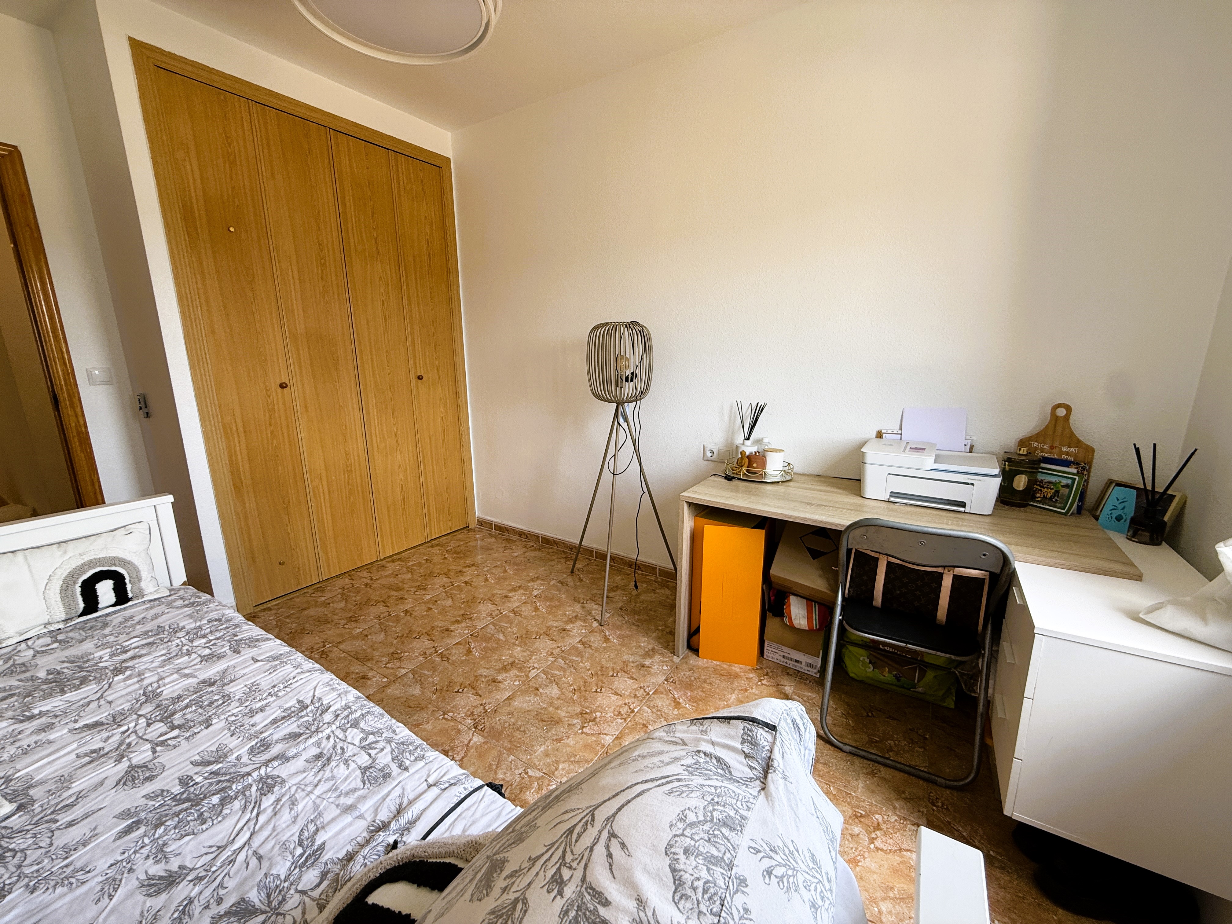¡Reducción de precio! Amplio apartamento de 3 habitaciones y 2 baños