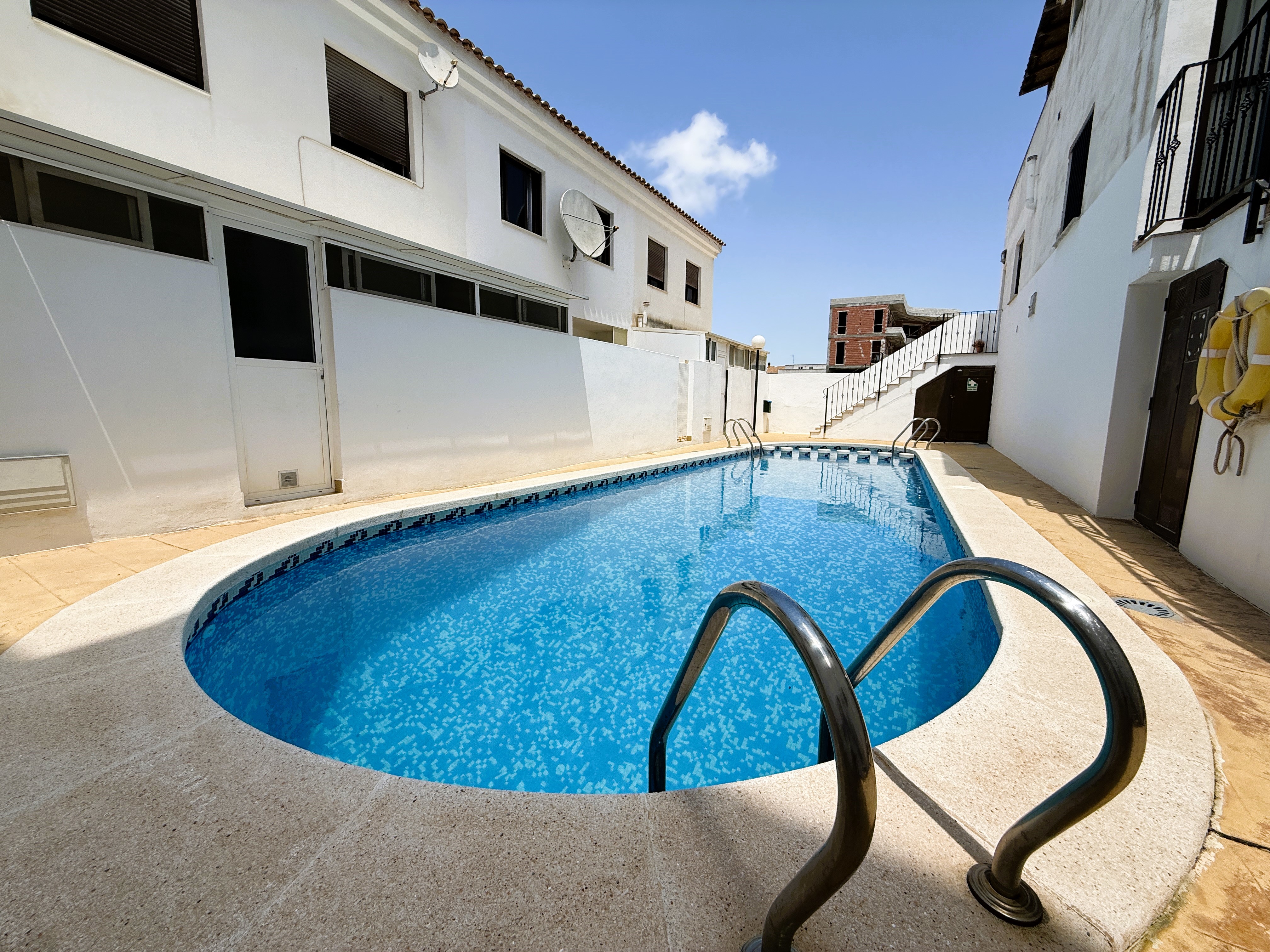 ¡Reducción de precio! Amplio apartamento de 3 habitaciones y 2 baños