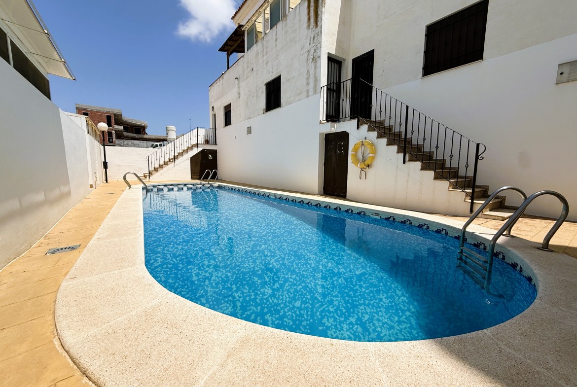 ¡Reducción de precio! Amplio apartamento de 3 habitaciones y 2 baños