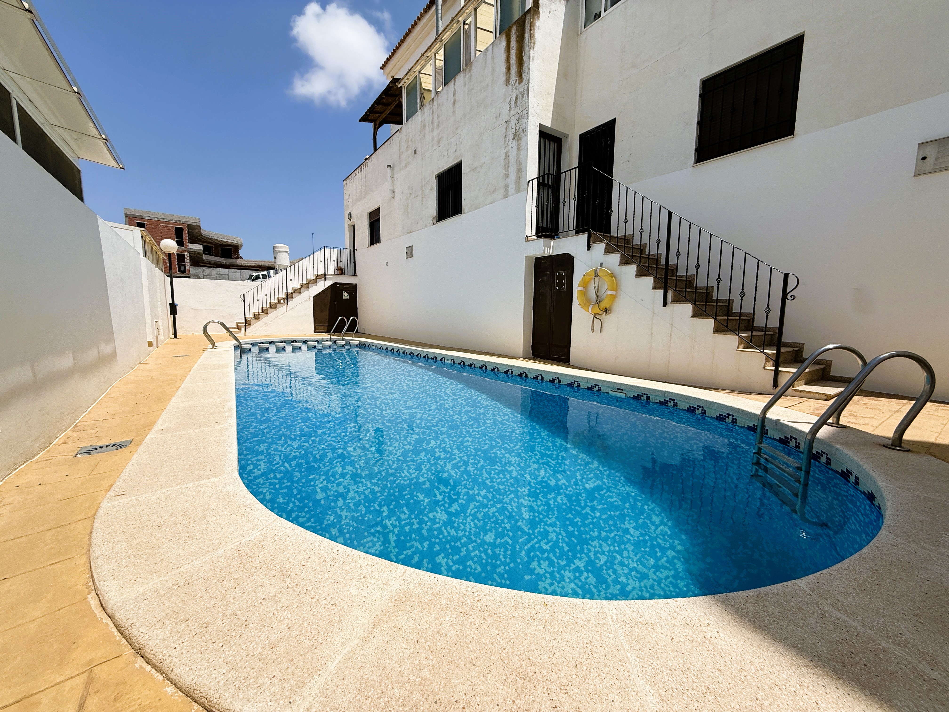 ¡Reducción de precio! Amplio apartamento de 3 habitaciones y 2 baños