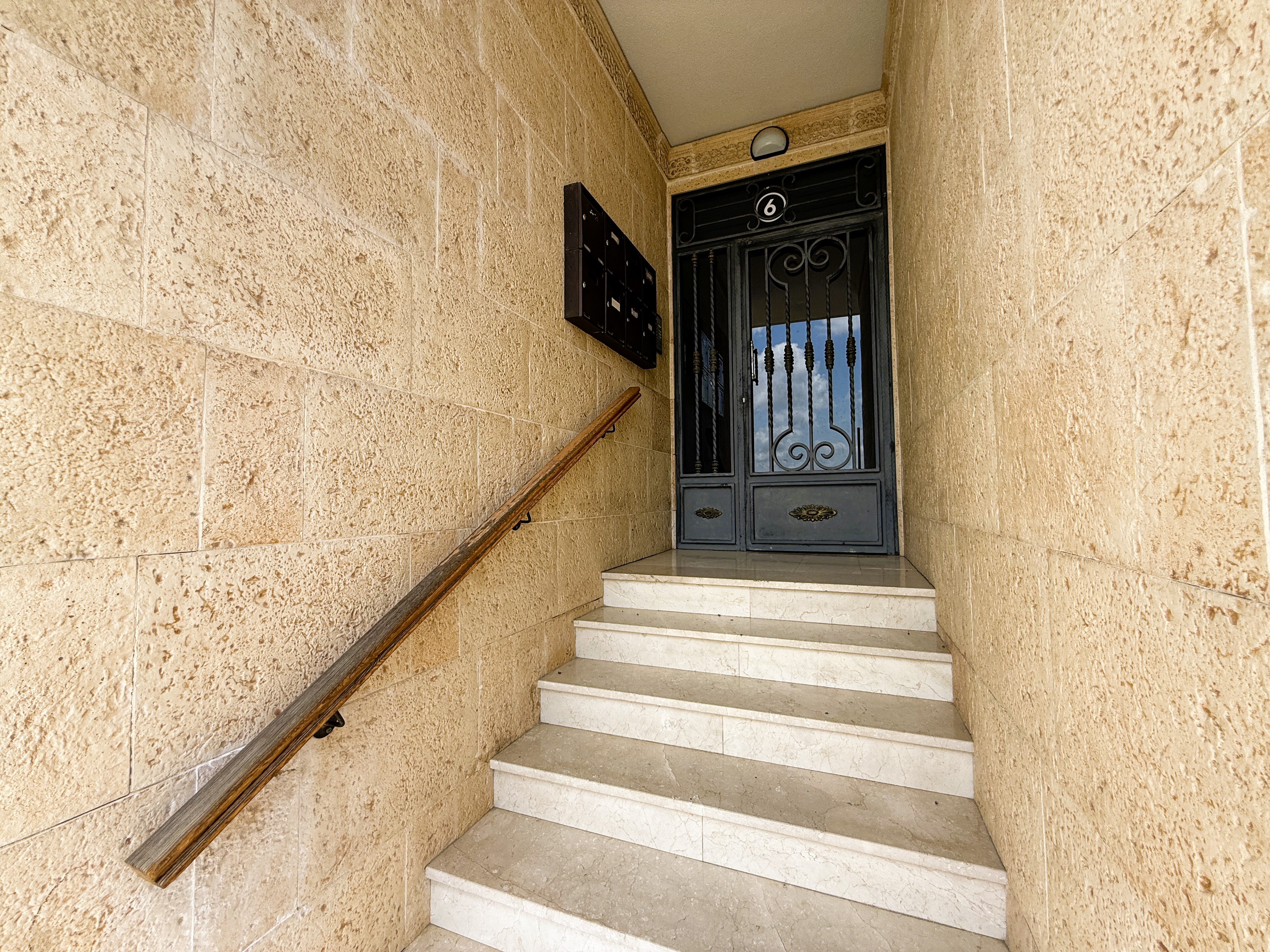 ¡Reducción de precio! Amplio apartamento de 3 habitaciones y 2 baños