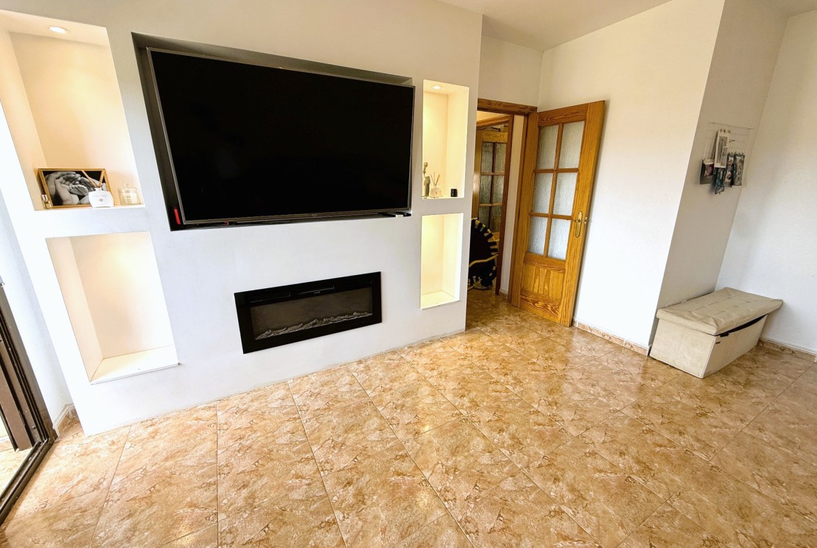 Price Reduction! Spacious 3 Bed 2 Bath Apartment