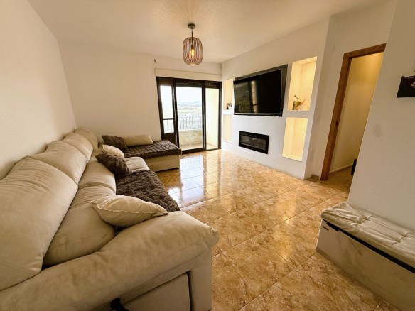 Price Reduction! Spacious 3 Bed 2 Bath Apartment