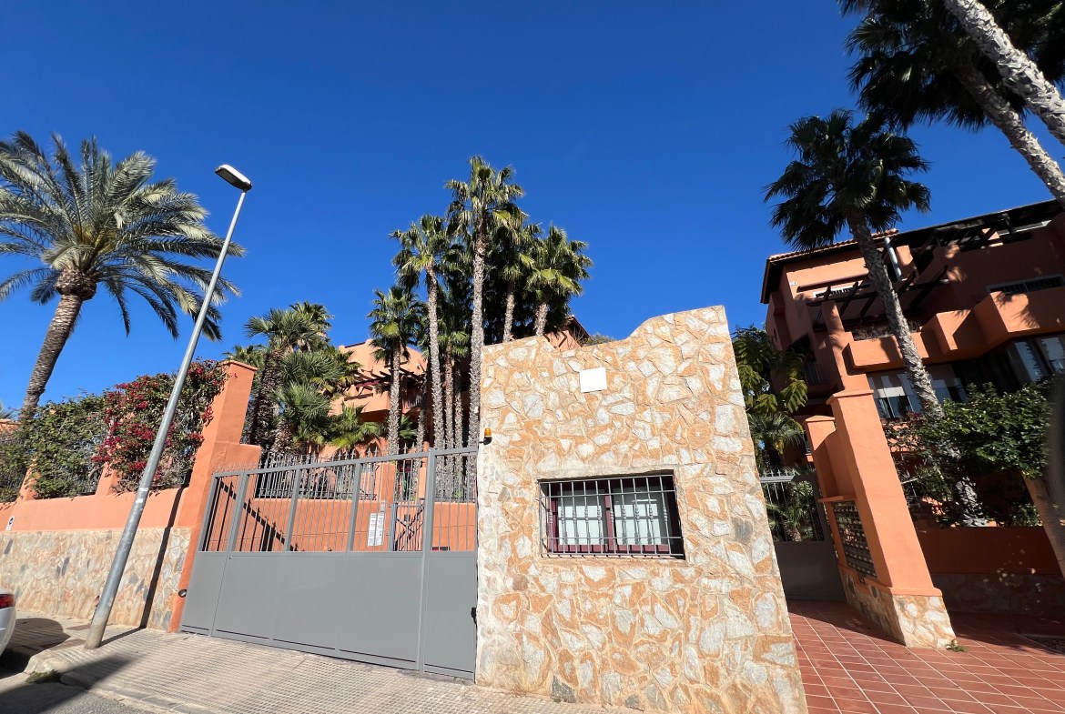 Prime Investment Opportunity: Below Market Value -Ground Floor Corner Apartment, Villamartin