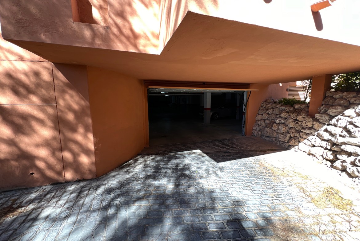 Prime Investment Opportunity: Below Market Value -Ground Floor Corner Apartment, Villamartin