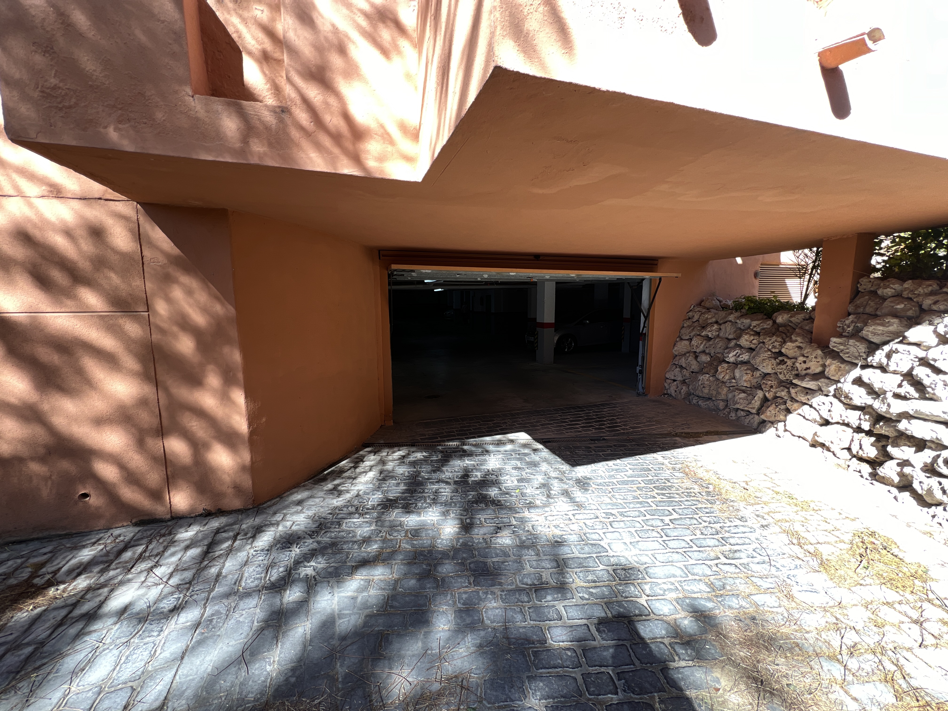 Prime Investment Opportunity: Below Market Value -Ground Floor Corner Apartment, Villamartin