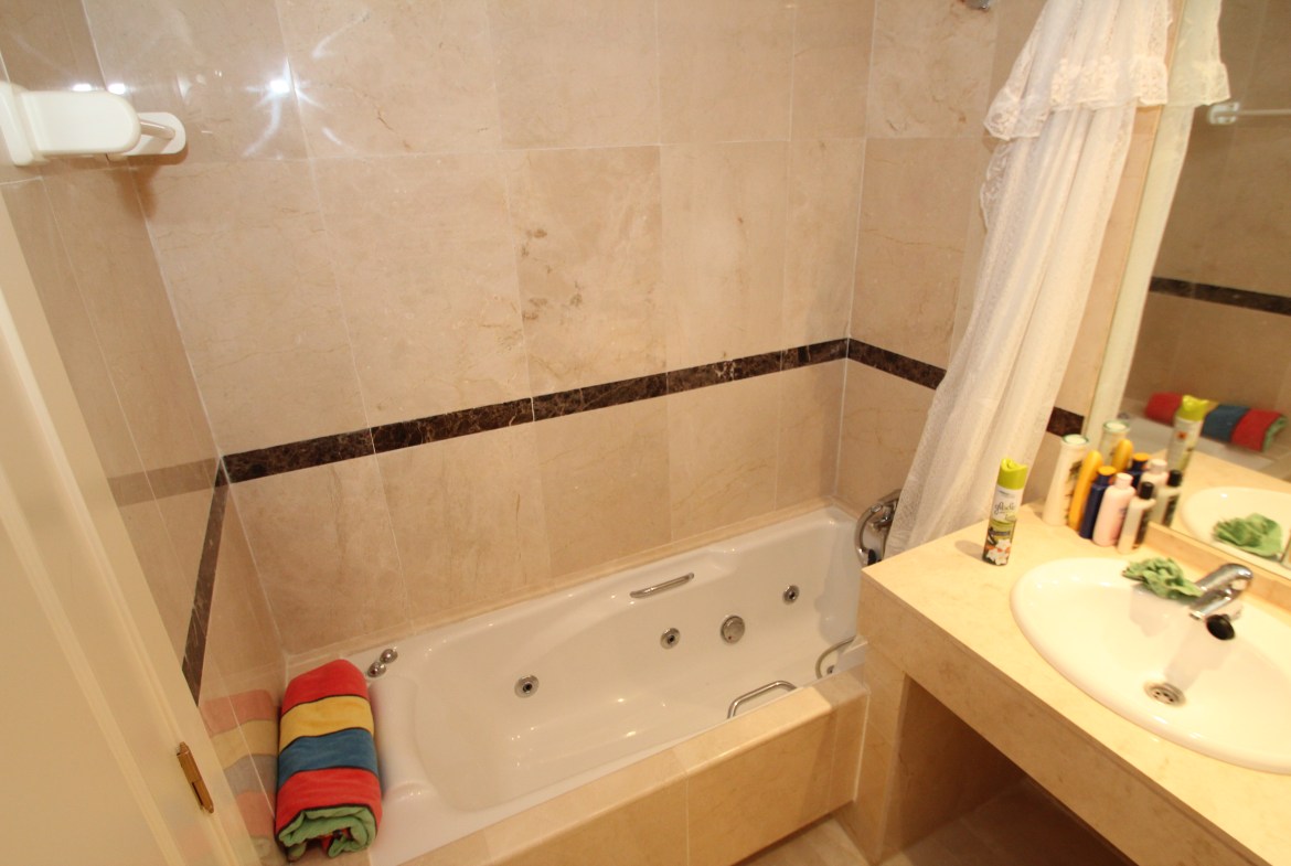Prime Investment Opportunity: Below Market Value -Ground Floor Corner Apartment, Villamartin