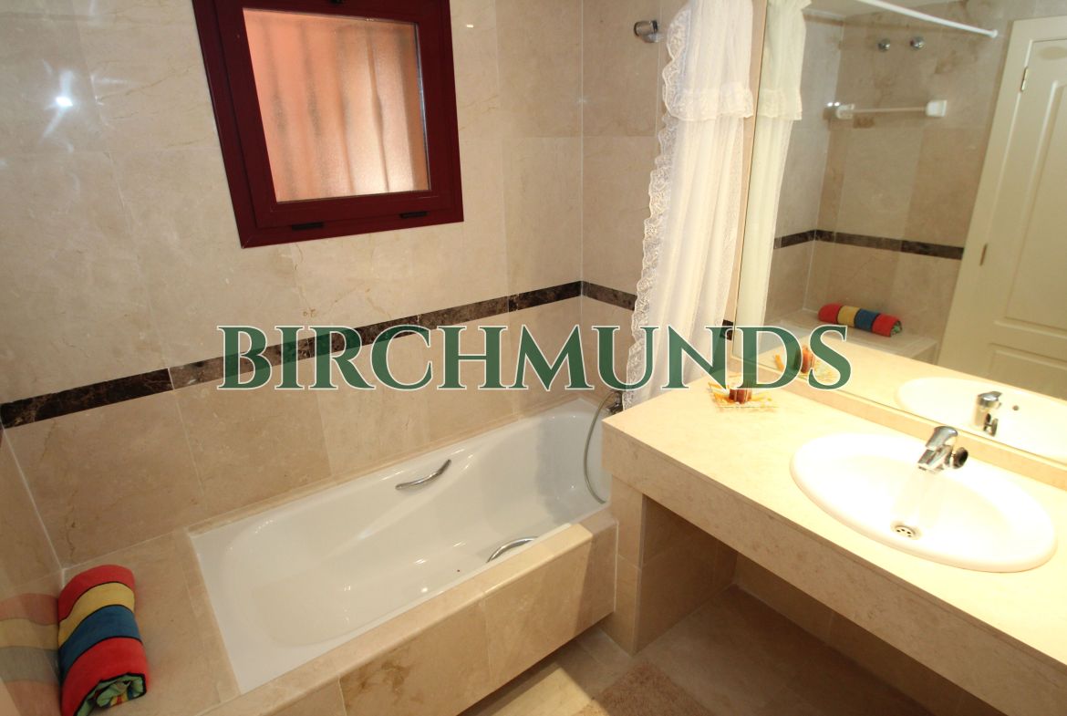 Prime Investment Opportunity: Below Market Value -Ground Floor Corner Apartment, Villamartin