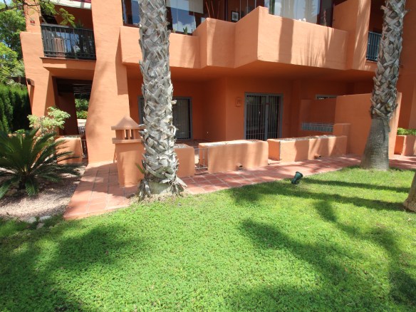 Prime Investment Opportunity: Below Market Value -Ground Floor Corner Apartment, Villamartin